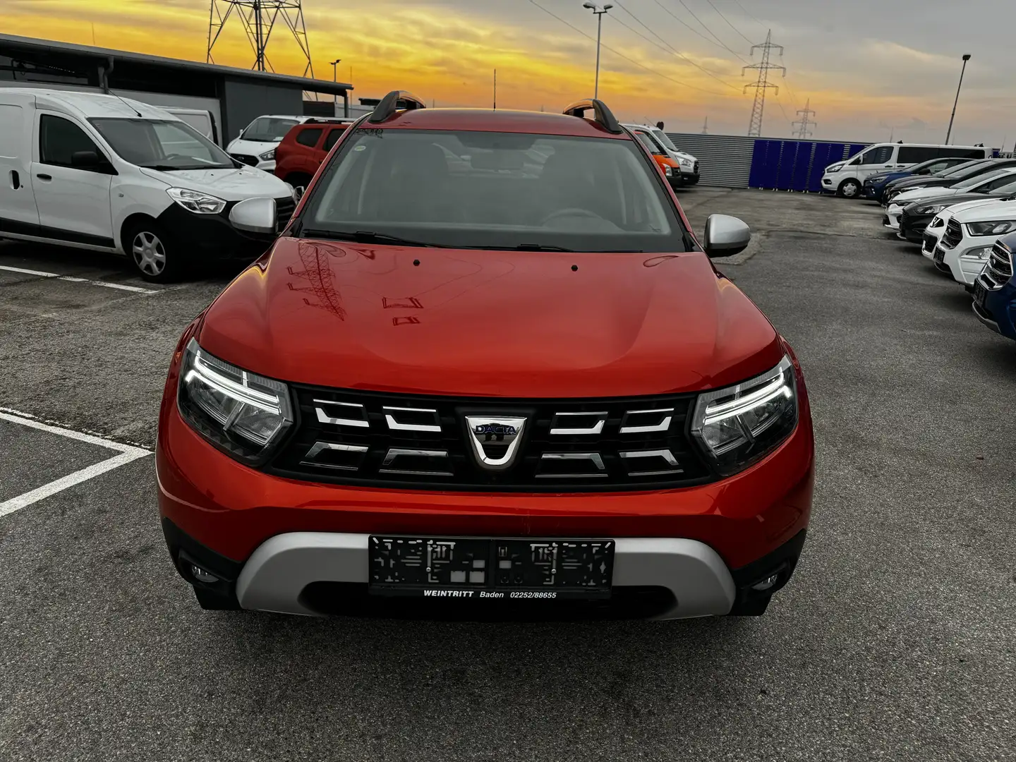 Dacia Duster TCe 90 Prestige (Navi, Kamera, Ganzjahresreifen) Orange - 2