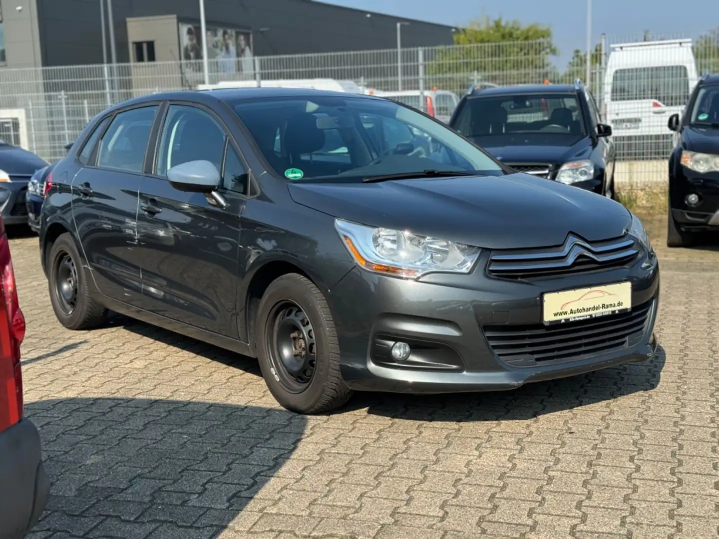 Citroen C4 Lim. Attraction 1.6 Klima TÜV Grau - 1