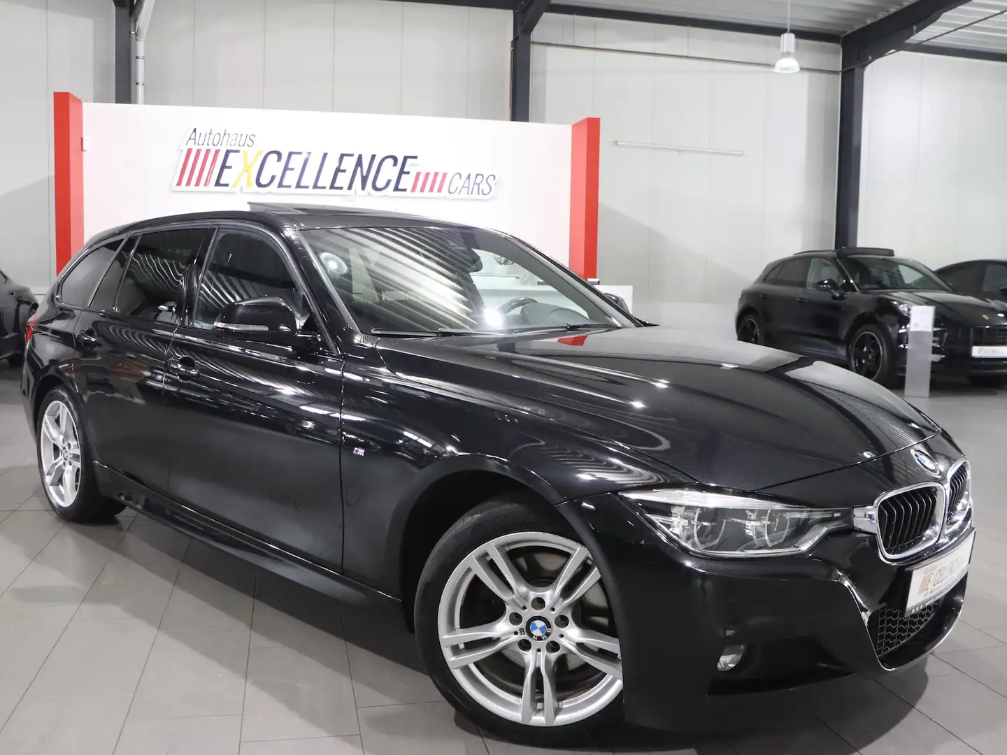 BMW 330 330d Touring xDrive M-SPORT / LED / PANORAMA Schwarz - 2