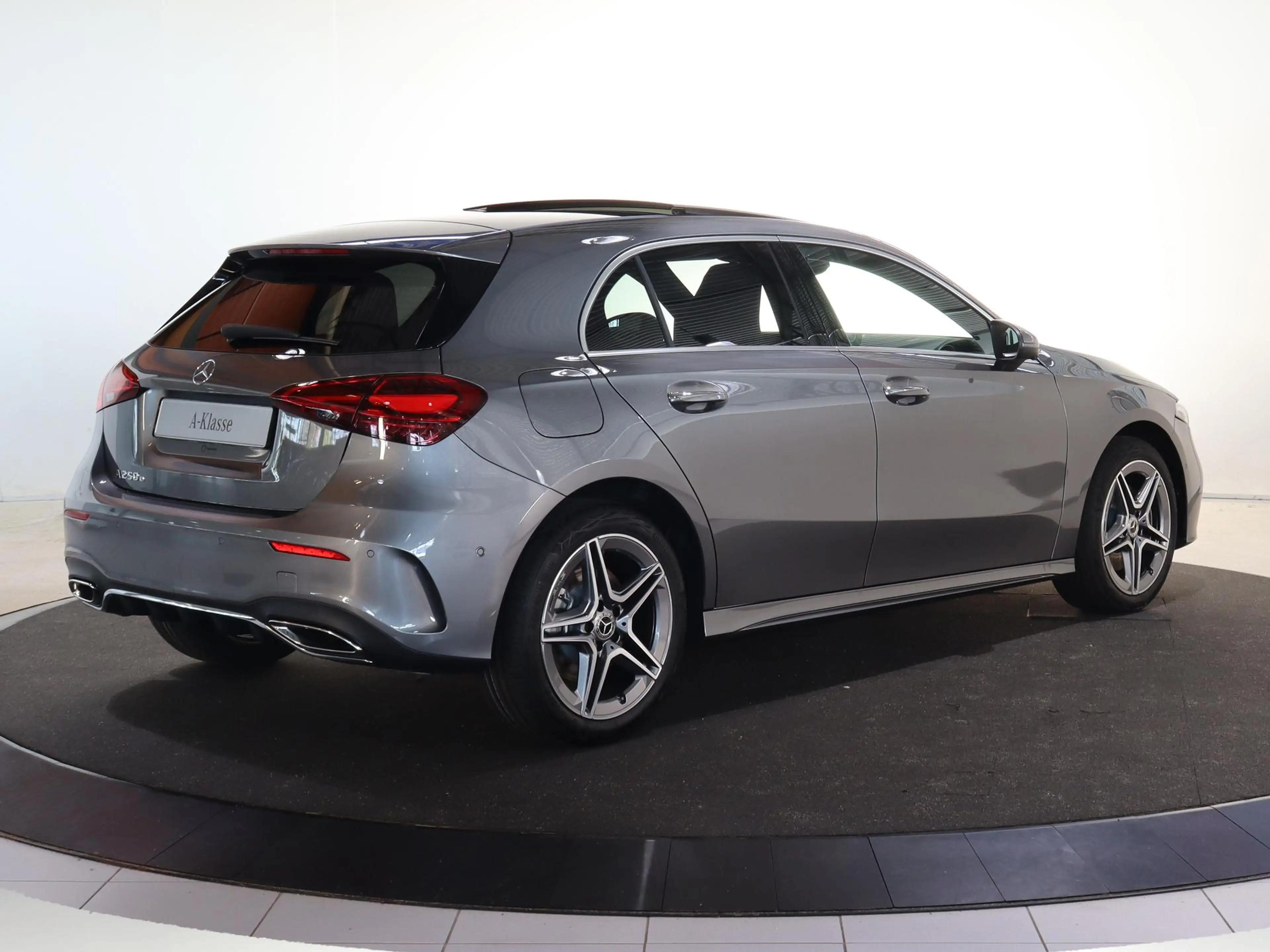 Mercedes-Benz A 250 250e Business Solution AMG | Panoramaschuifdak | P — photo 2