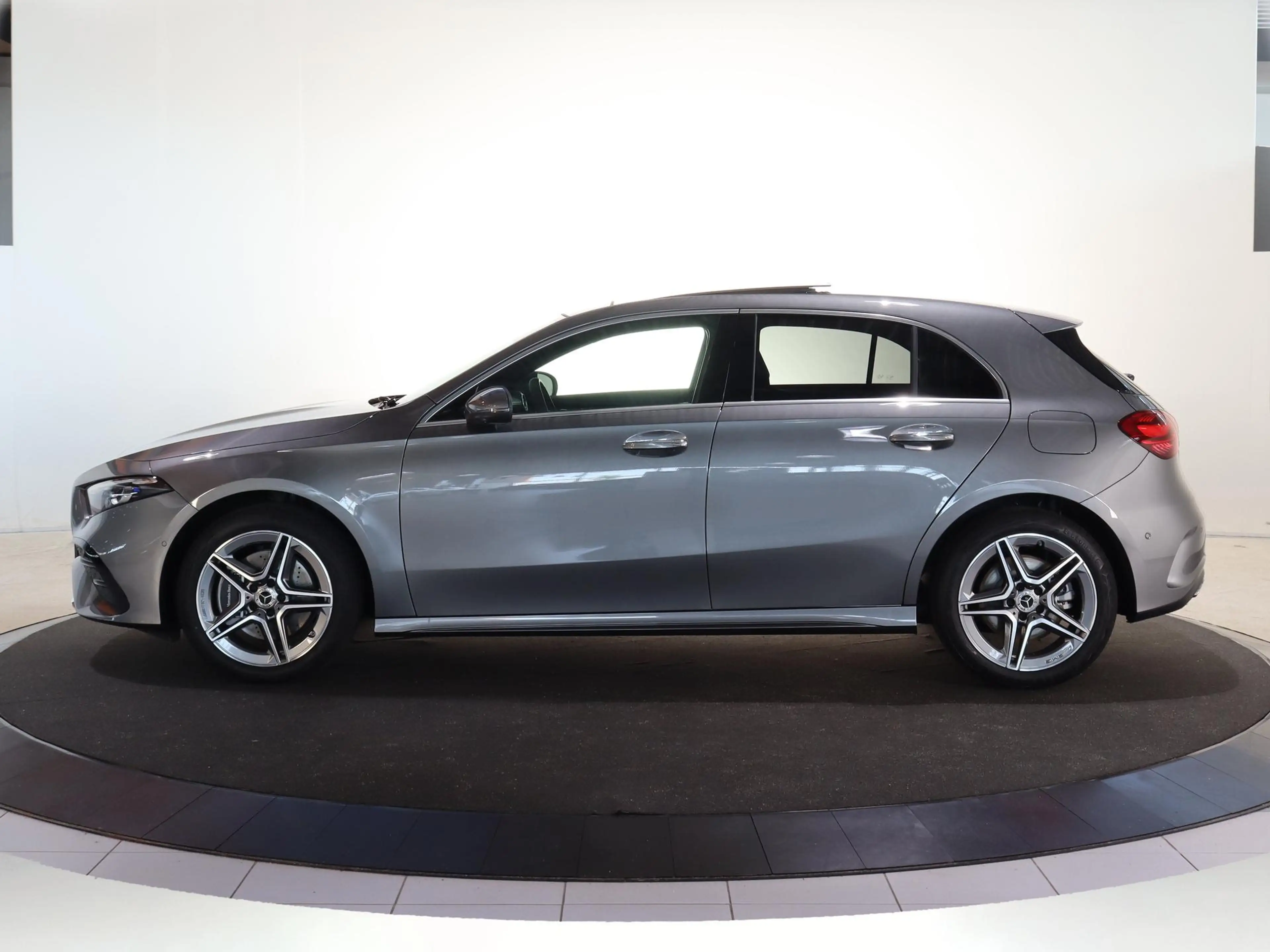 Mercedes-Benz A 250 250e Business Solution AMG | Panoramaschuifdak | P — photo 5
