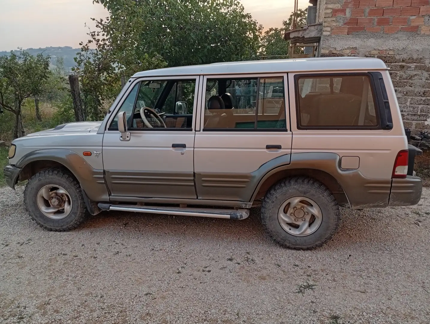 Hyundai Galloper Galloper 5p 2.5 tdi Comfort c/airbag Srebrny - 1