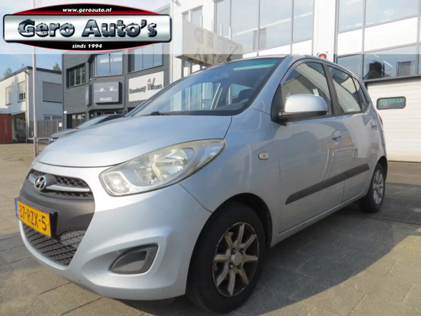 Hyundai i10 1.1 i-Drive Cool airco airco ,lmv,cv ,elec ramen n Gris - 1