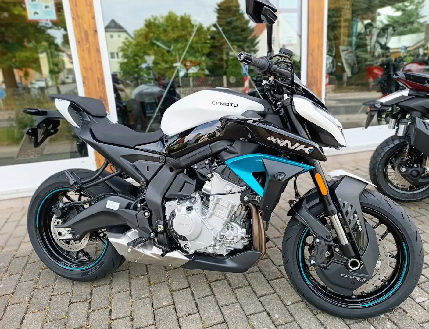 CFMOTO 675NK 3-Zylinder Wit - 1