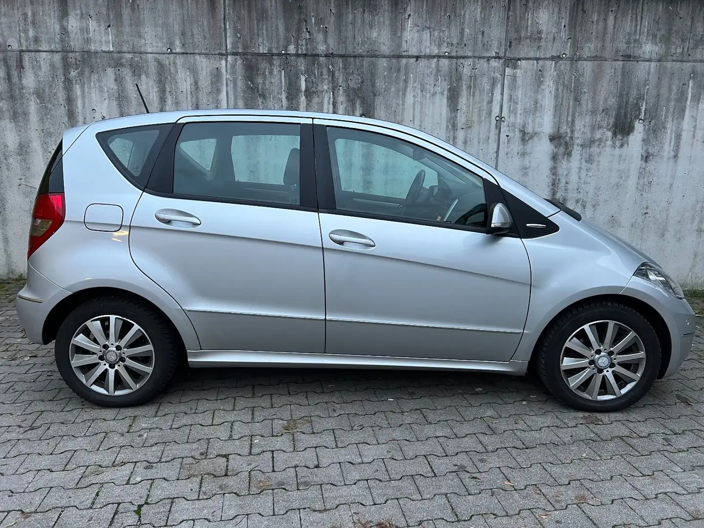 Mercedes-Benz A 180 A180 CDI AVANTGARDE Automatik*1Hand*Parkpilot*E5 Silber - 2