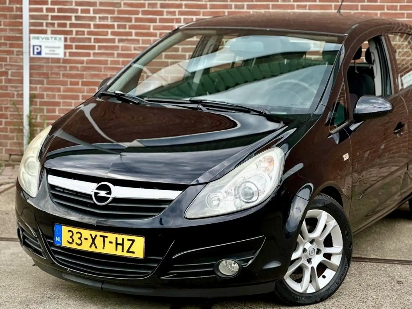 Opel Corsa 1.4-16V Bns Sport Zwart - 2