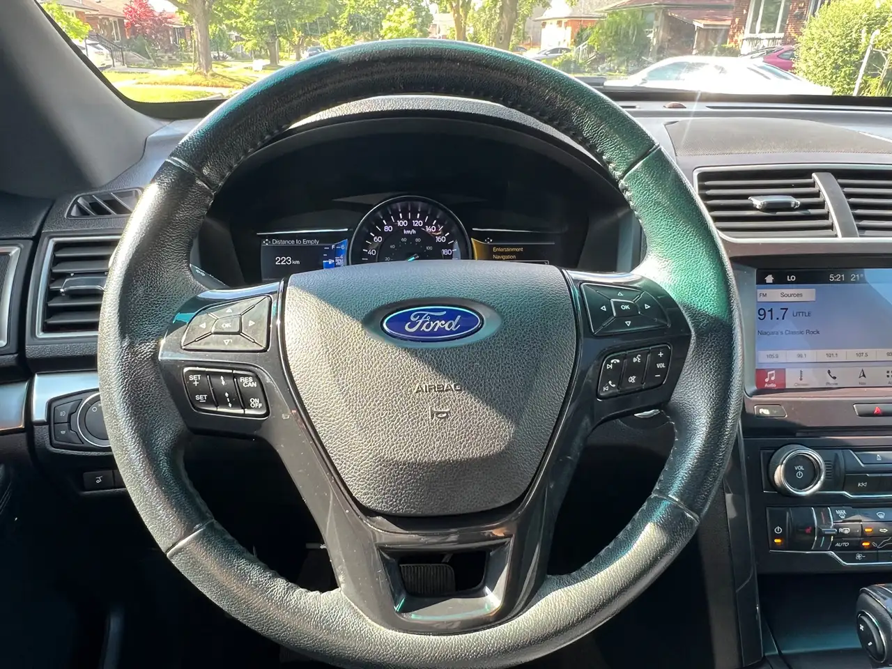 Ford Explorer снимка Ford Explorer