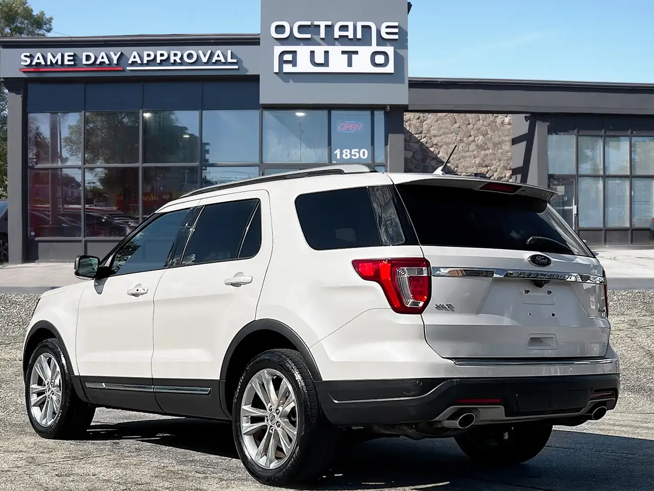 Ford Explorer снимка Ford Explorer