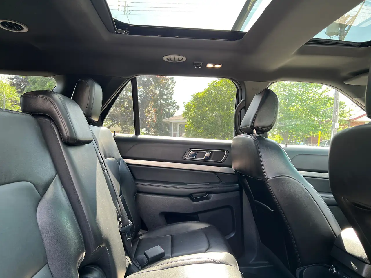 Ford Explorer снимка Ford Explorer