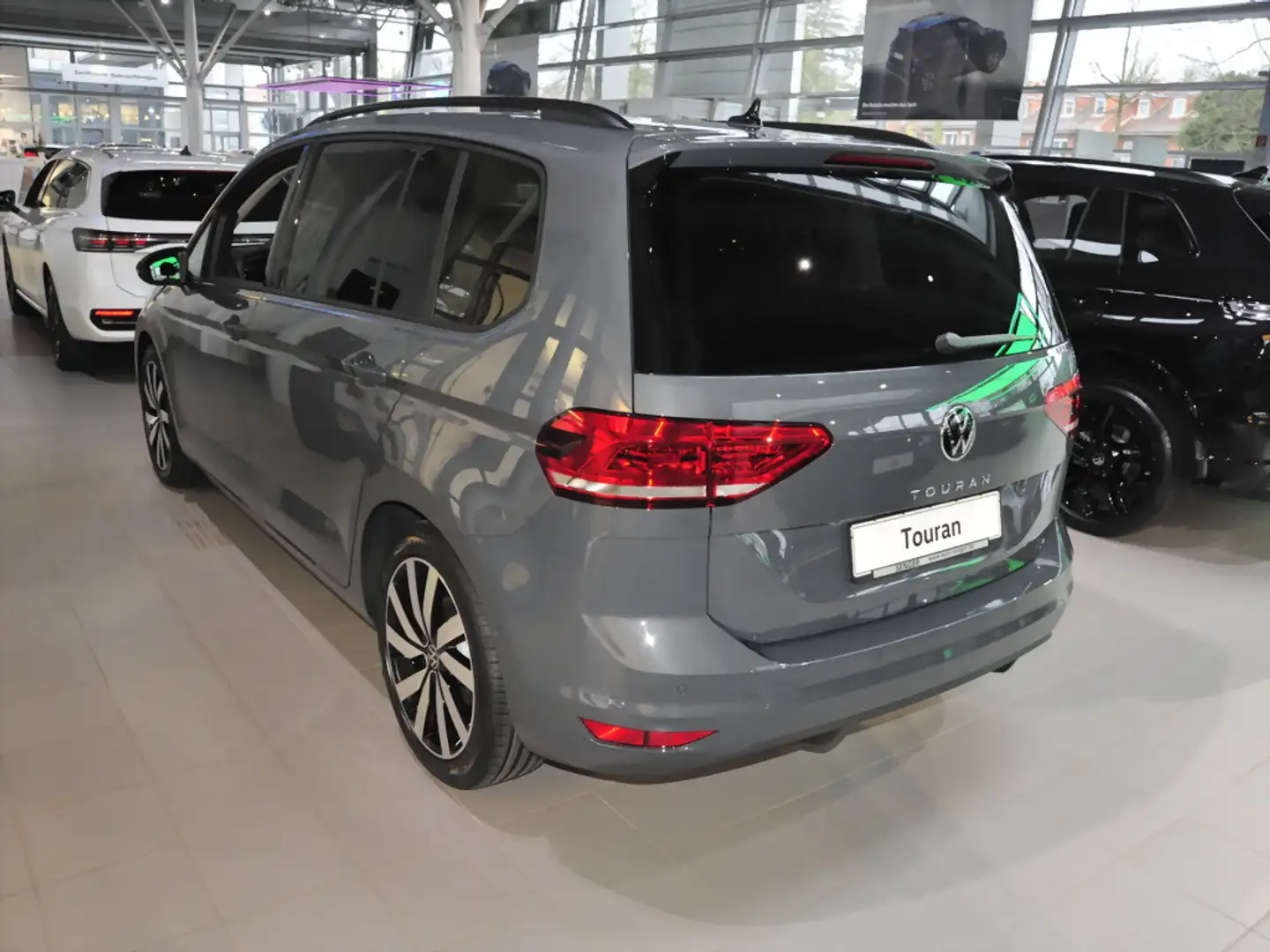 Volkswagen Touran Highline 1,5 TSI Panorama LED Sitzhzg. Grau - 2