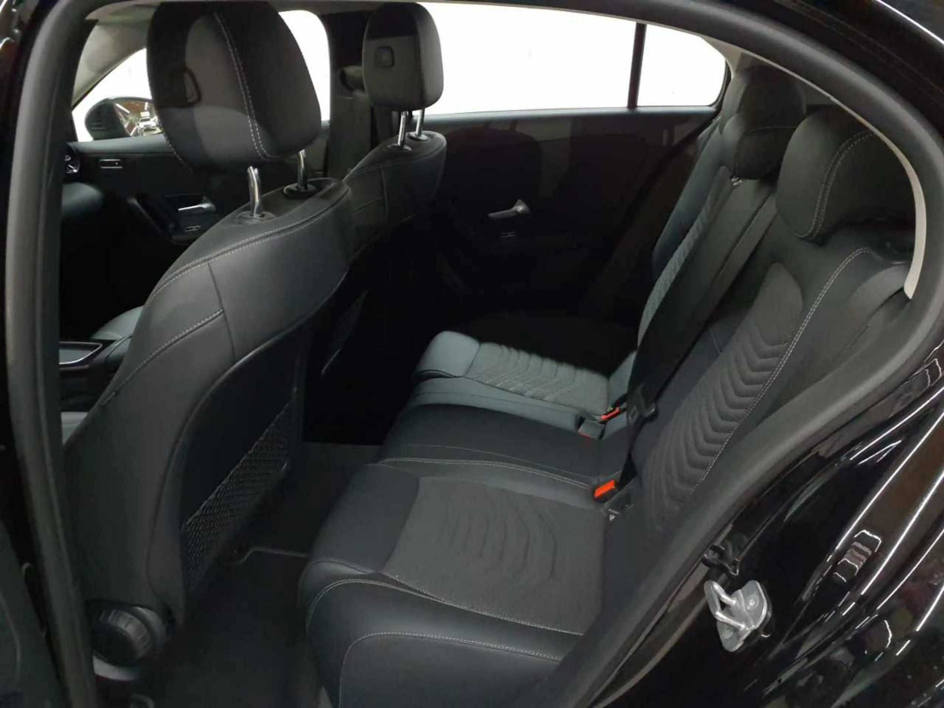Mercedes-Benz A 180 A 180 7G-DCT Entry AdvancedP KAM SHZ — photo 13