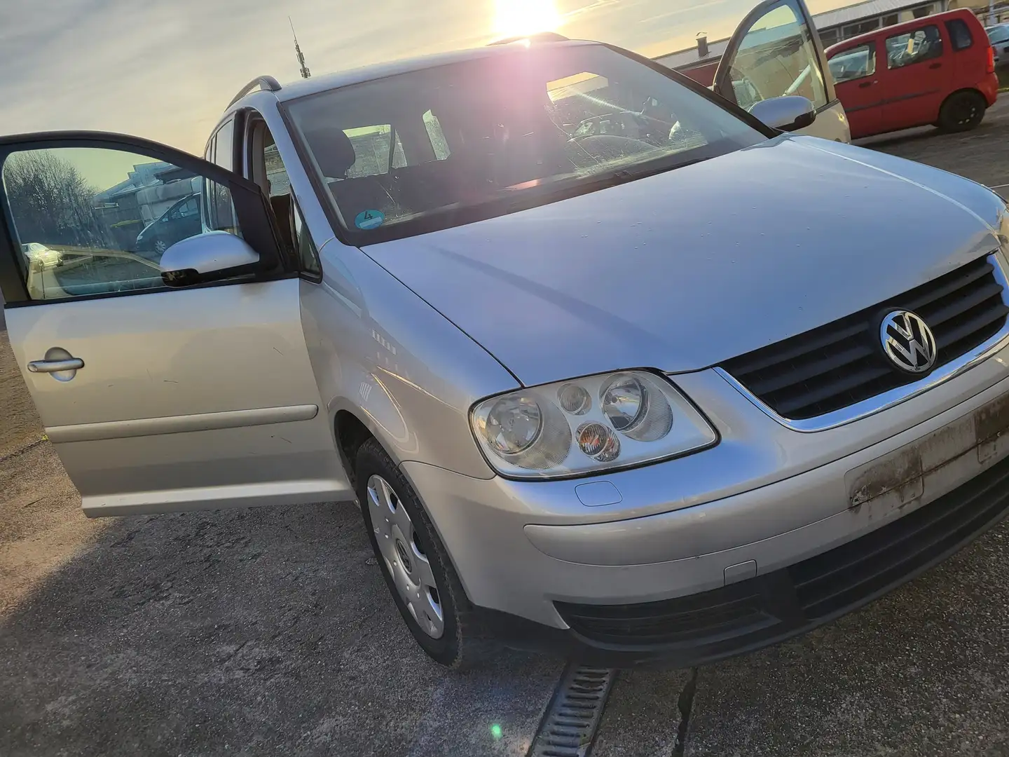 Volkswagen Touran 1.6 Conceptline neu Túv neu steuer Kette Silber - 1