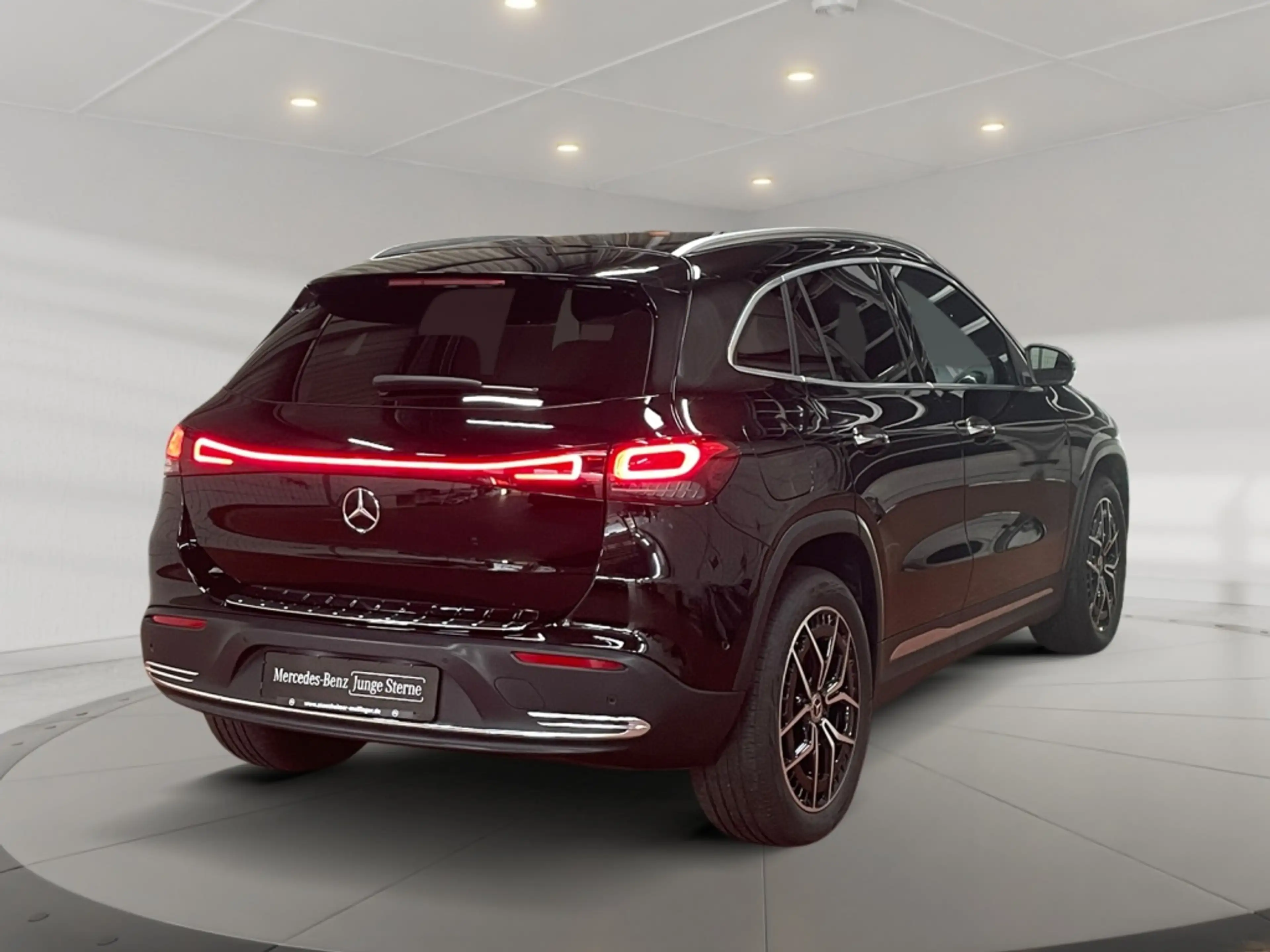 Mercedes-Benz EQA 300 4matic Progressive AMG+MBUX+Progressive — photo 4