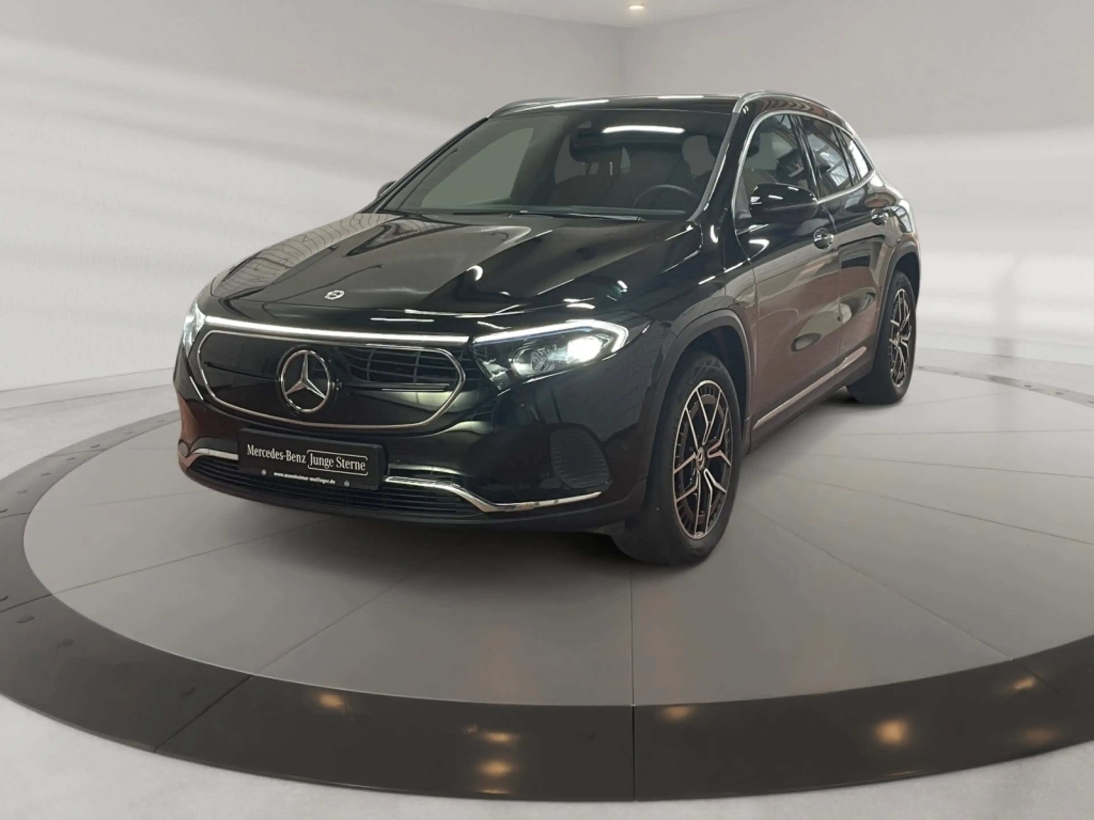 Mercedes-Benz EQA 300 4matic Progressive AMG+MBUX+Progressive — photo 2