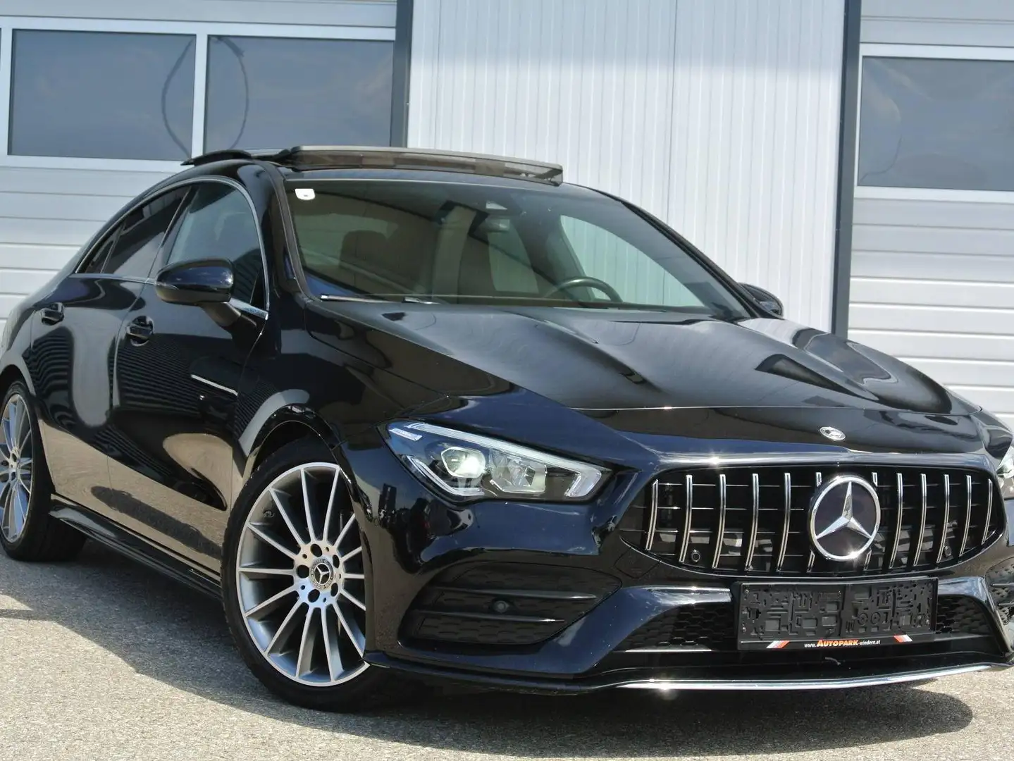 Mercedes-Benz CLA 200 Coupe Aut. ** AMG-Line * el. GLASDACH * LED * NAVI * Schwarz - 1