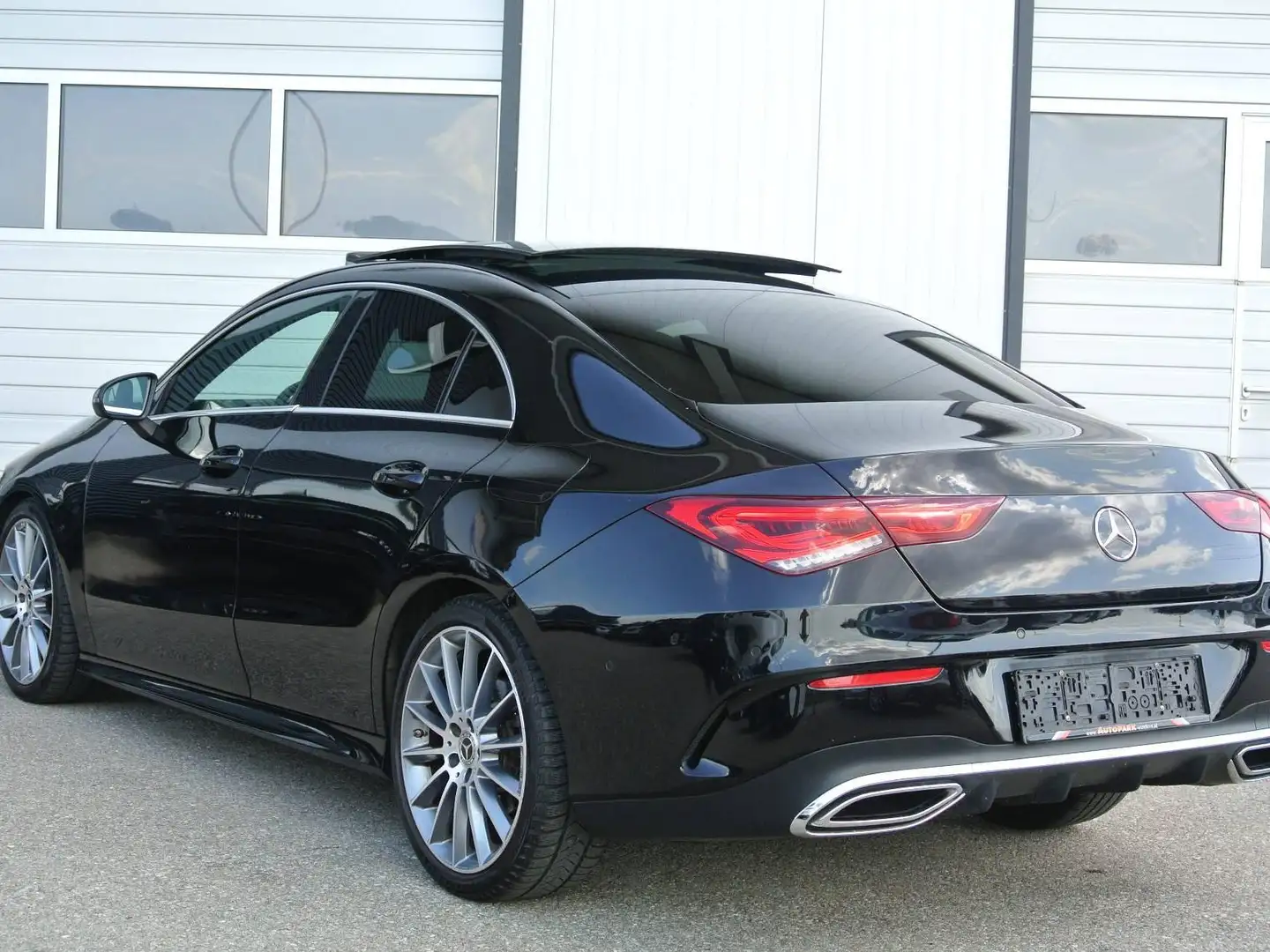 Mercedes-Benz CLA 200 Coupe Aut. ** AMG-Line * el. GLASDACH * LED * NAVI * Schwarz - 2