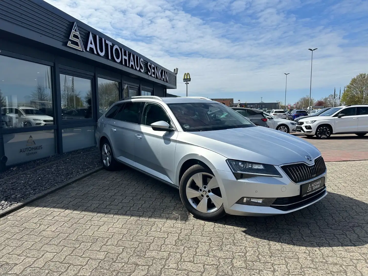 Skoda Superb 2.0 TDI DSG Combi Style*2.HAND* Srebrny - 1
