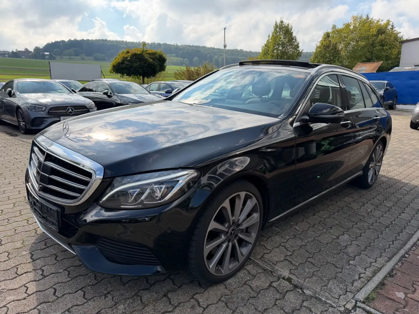 Mercedes-Benz C 400 T 4Matic PANO DESIGNO MEM LEDER NAVI KAM Schwarz - 1