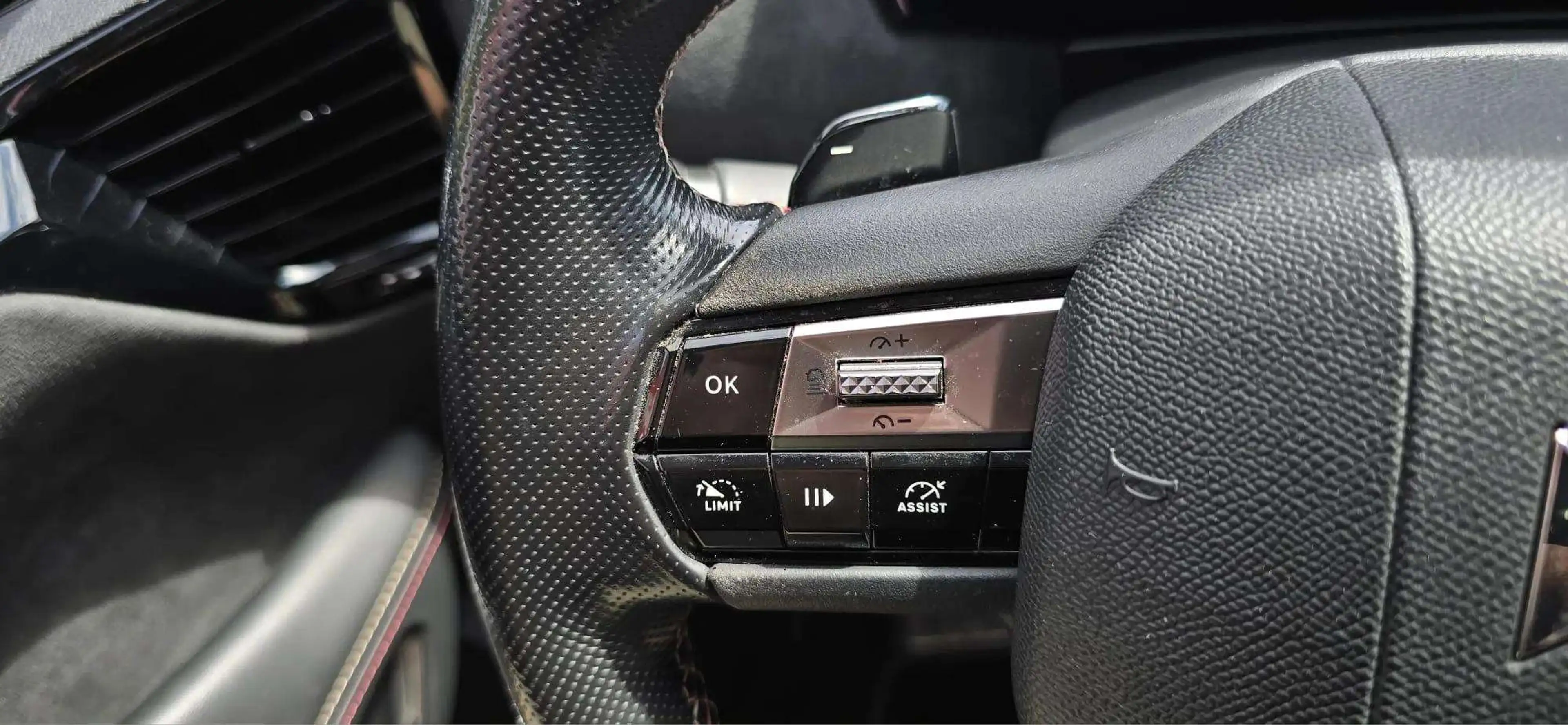 DS Automobiles DS 4 DS 4 1.5 BOITE AUTO- CAR PLAY - TOIT OUVRANT — photo 13