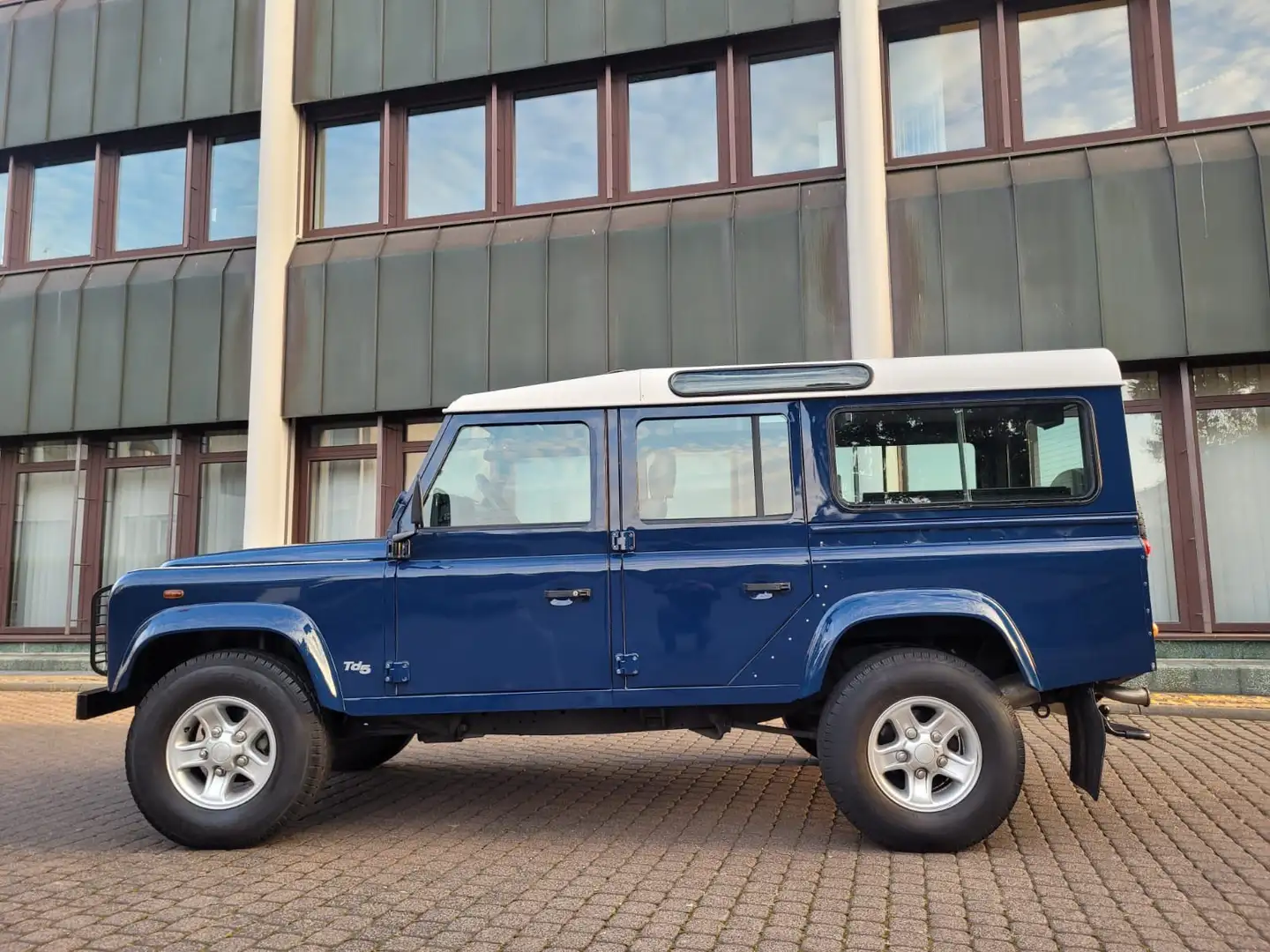 Land Rover Defender 110 Td5 Nur 129 Tkm-1 Hd-AHK 3.5 To !! Blau - 1