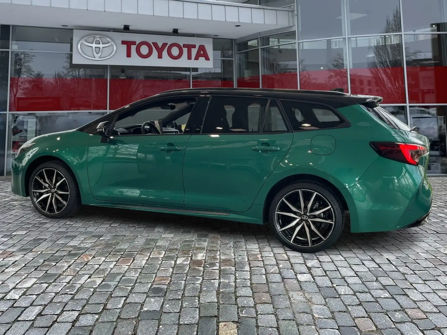 Toyota Corolla Touring s 2.0 Hybrid GR Sport ACC FLA Vert - 2