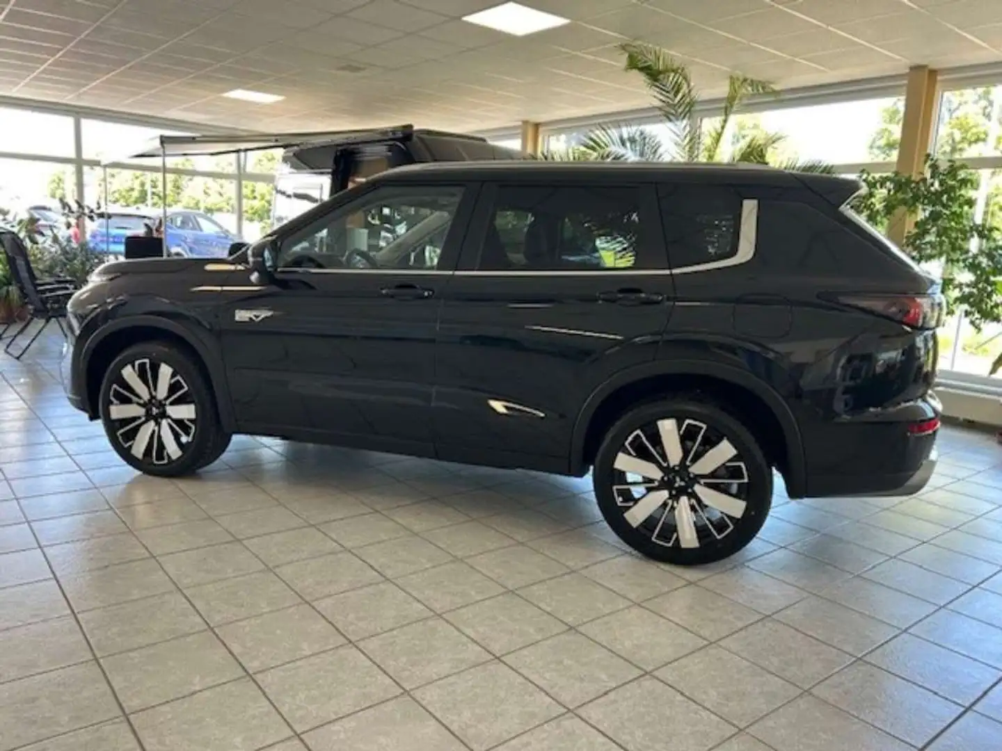 Mitsubishi Outlander 2.4L PHEV Intro Edition Schwarz - 2