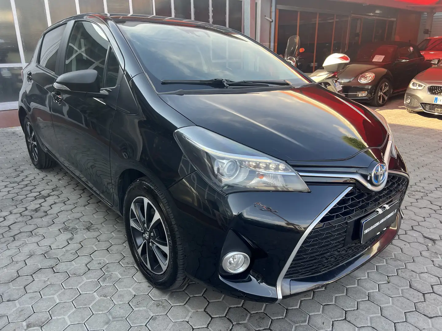 Toyota Yaris Yaris III 2015 5p 1.5h Style Schwarz - 2