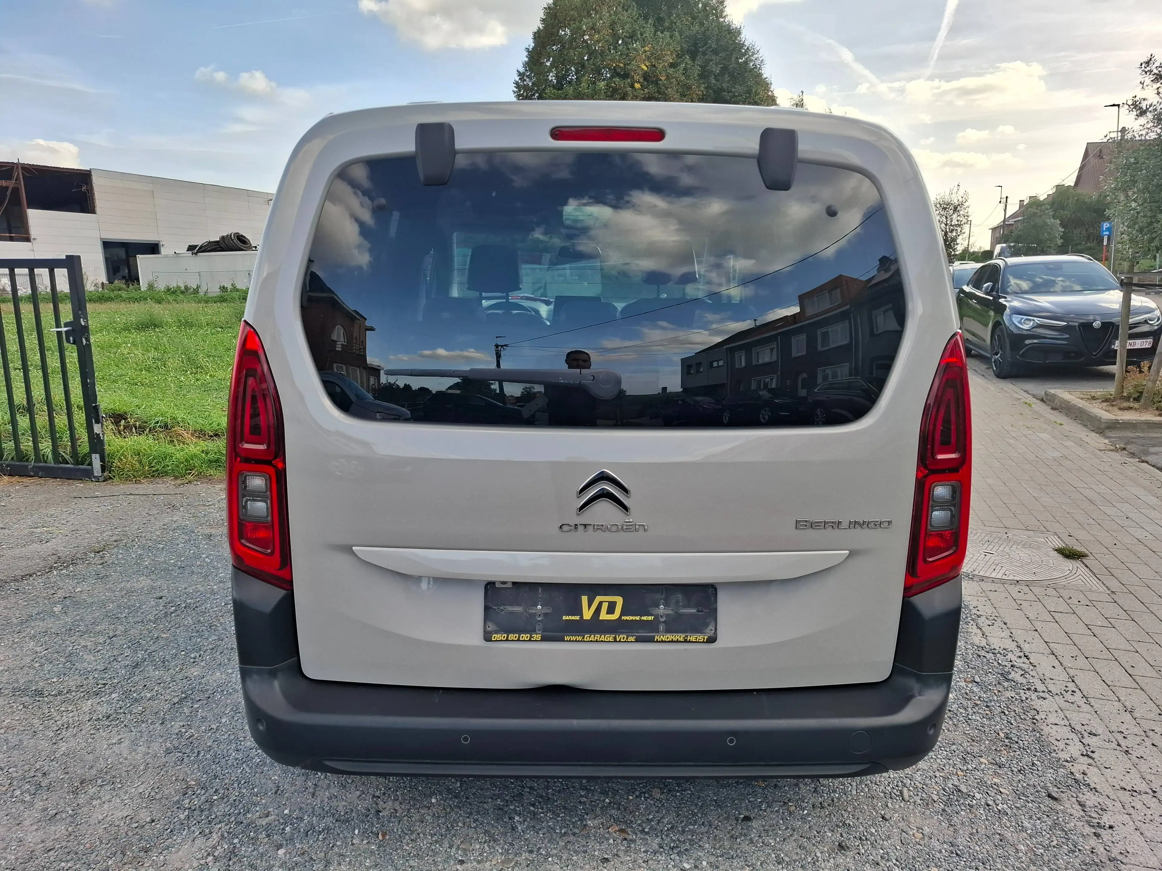 Citroen Berlingo Berlingo 1.2 PureTech M Shine  AUTOMATIQUE — photo 2