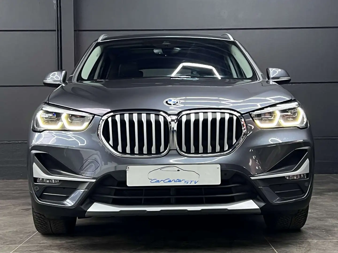 BMW X1 xDrive25e Plug-in Hybrid / Pano dak / LED / Camera Grau - 2