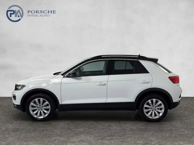 Volkswagen T-Roc view 3
