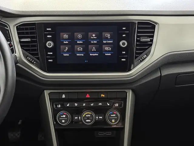Volkswagen T-Roc view 11