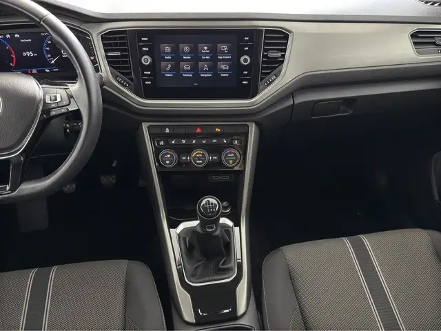 Volkswagen T-Roc view 10