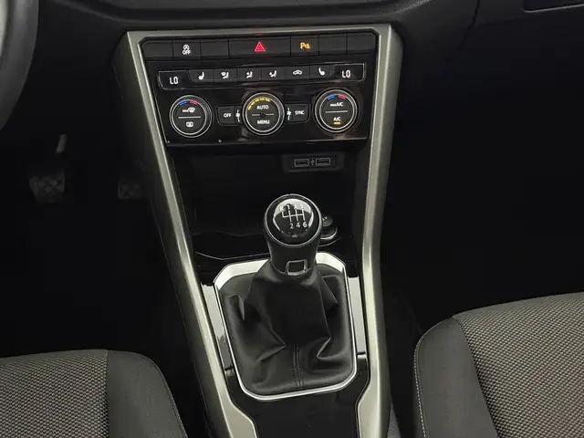 Volkswagen T-Roc view 12