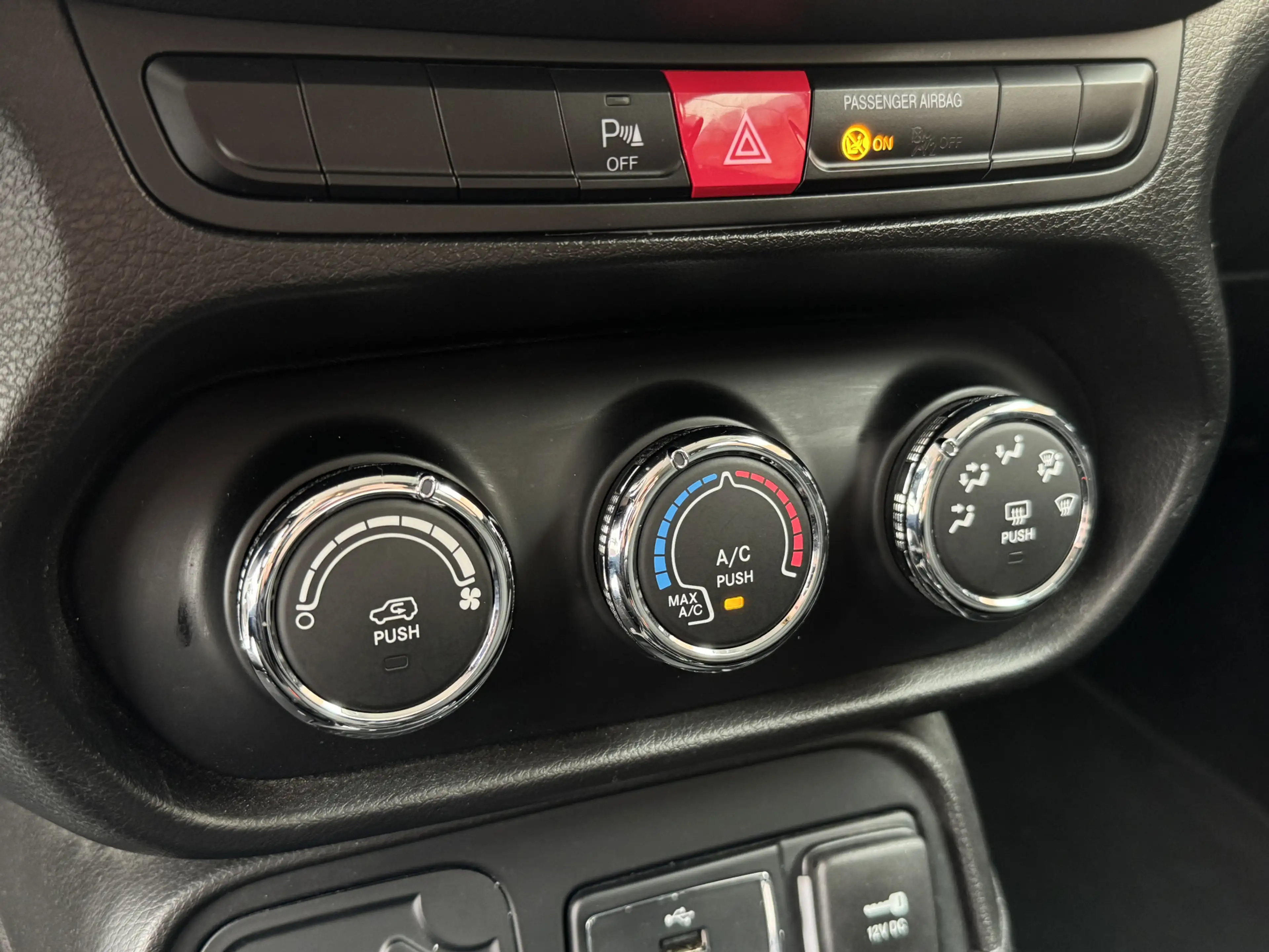 Jeep Renegade 110 E-Torq Black Line | Trekhaak | Carplay/Android — photo 15