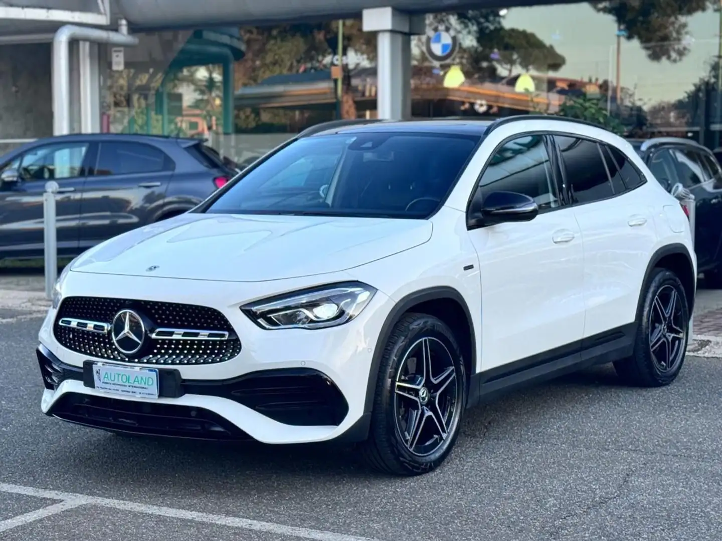 Mercedes-Benz GLA 250 e hybrid Sport Plug-In Hybrid218CV Tetto Panorama Weiß - 1