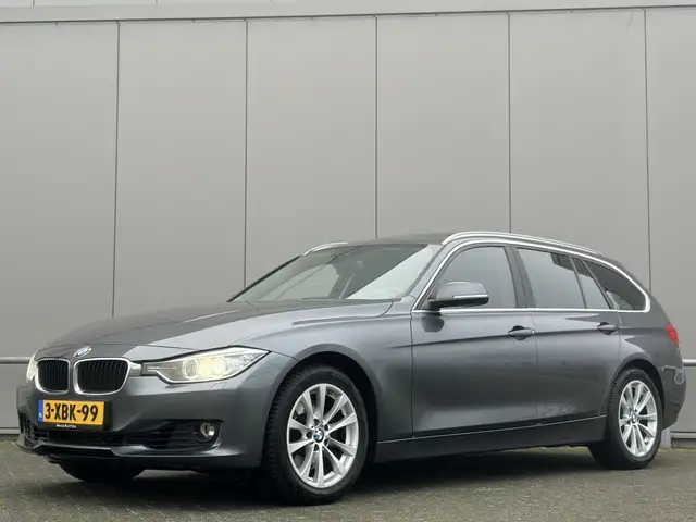 BMW 330 3-serie Touring 330d xDrive - pano - navi - cruise
