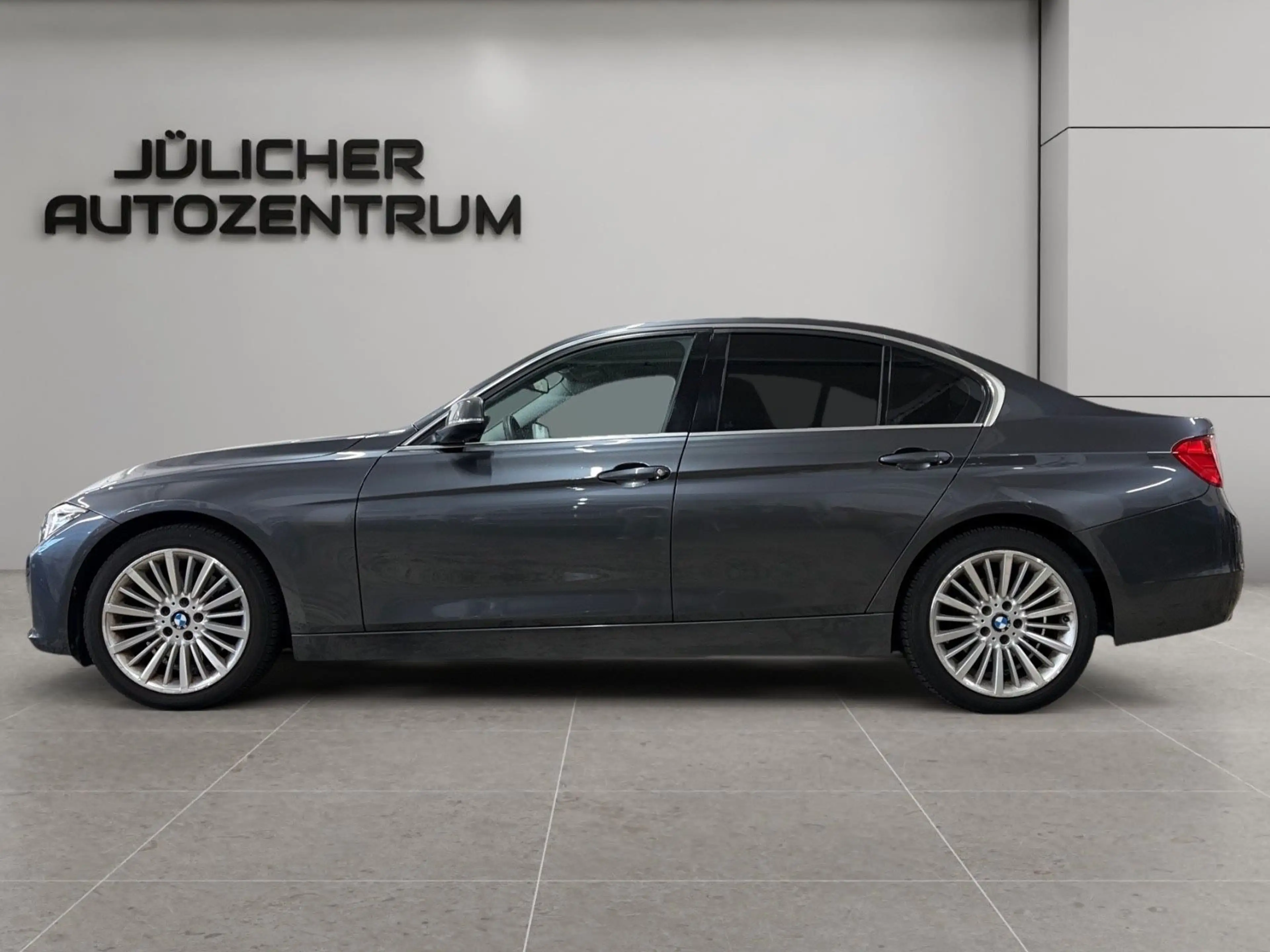 BMW 328 i Limousine, Inspektion + Tüv/Au Neu — photo 5