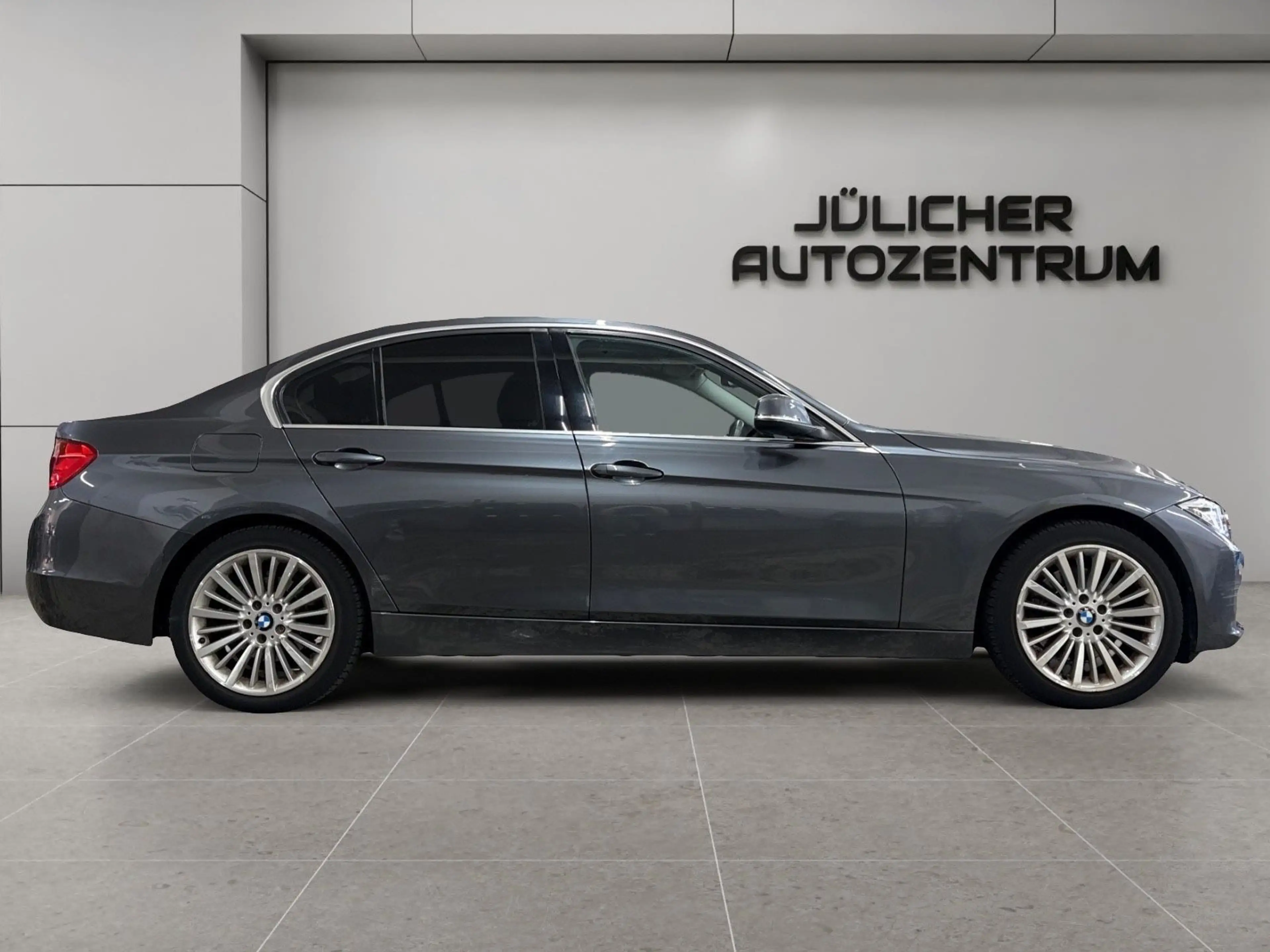 BMW 328 i Limousine, Inspektion + Tüv/Au Neu — photo 2