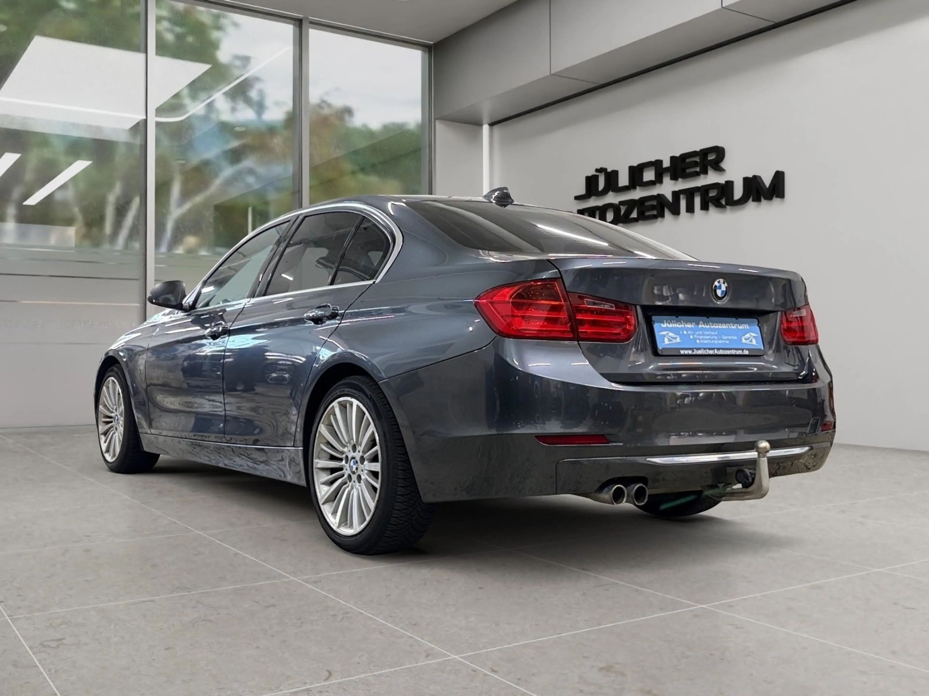 BMW 328 i Limousine, Inspektion + Tüv/Au Neu — photo 4