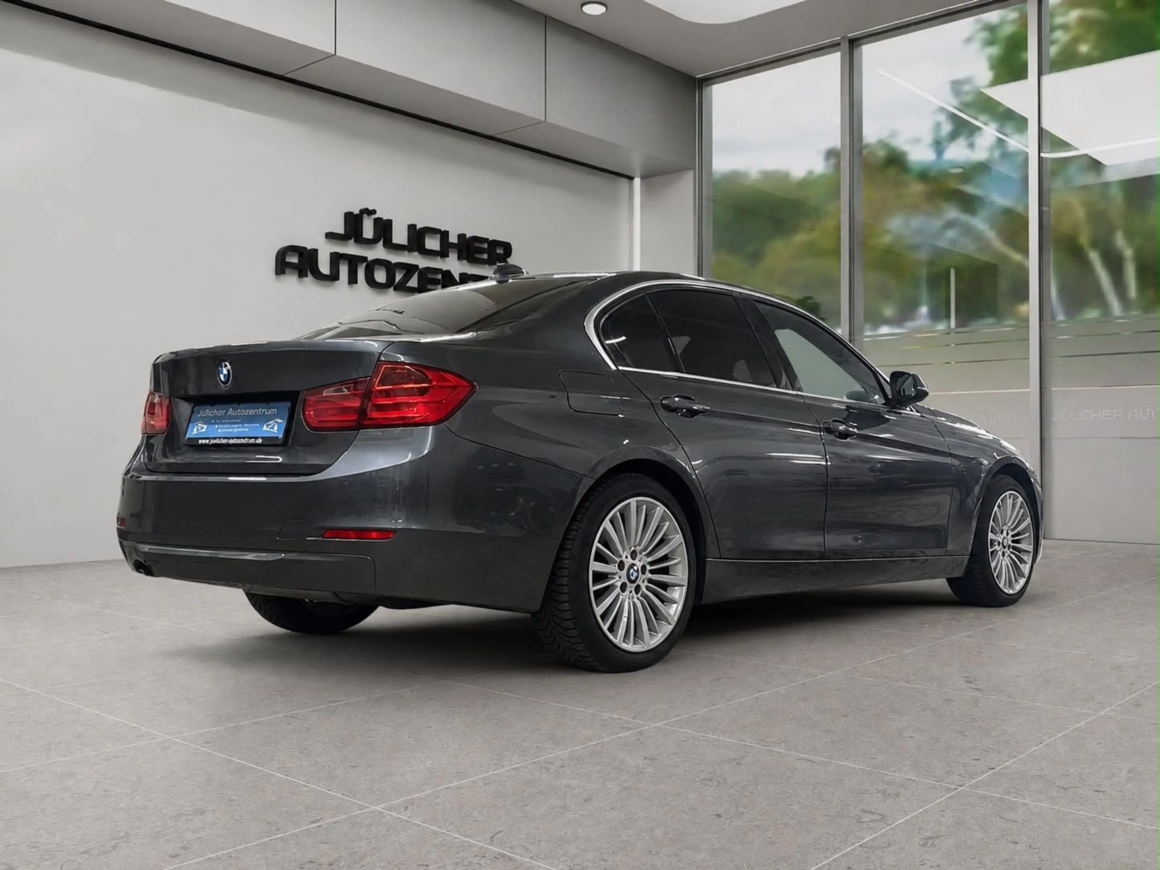 BMW 328 i Limousine, Inspektion + Tüv/Au Neu — photo 3