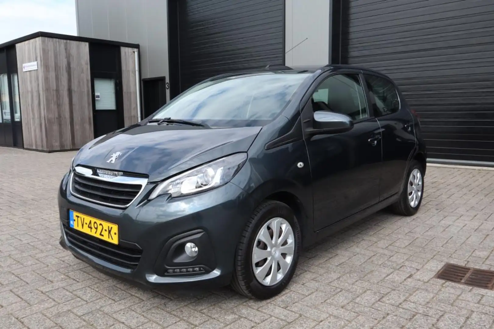 Peugeot 108 1.0 e-VTi Active Radio Airco Bluetooth Elektrisc Grijs - 2