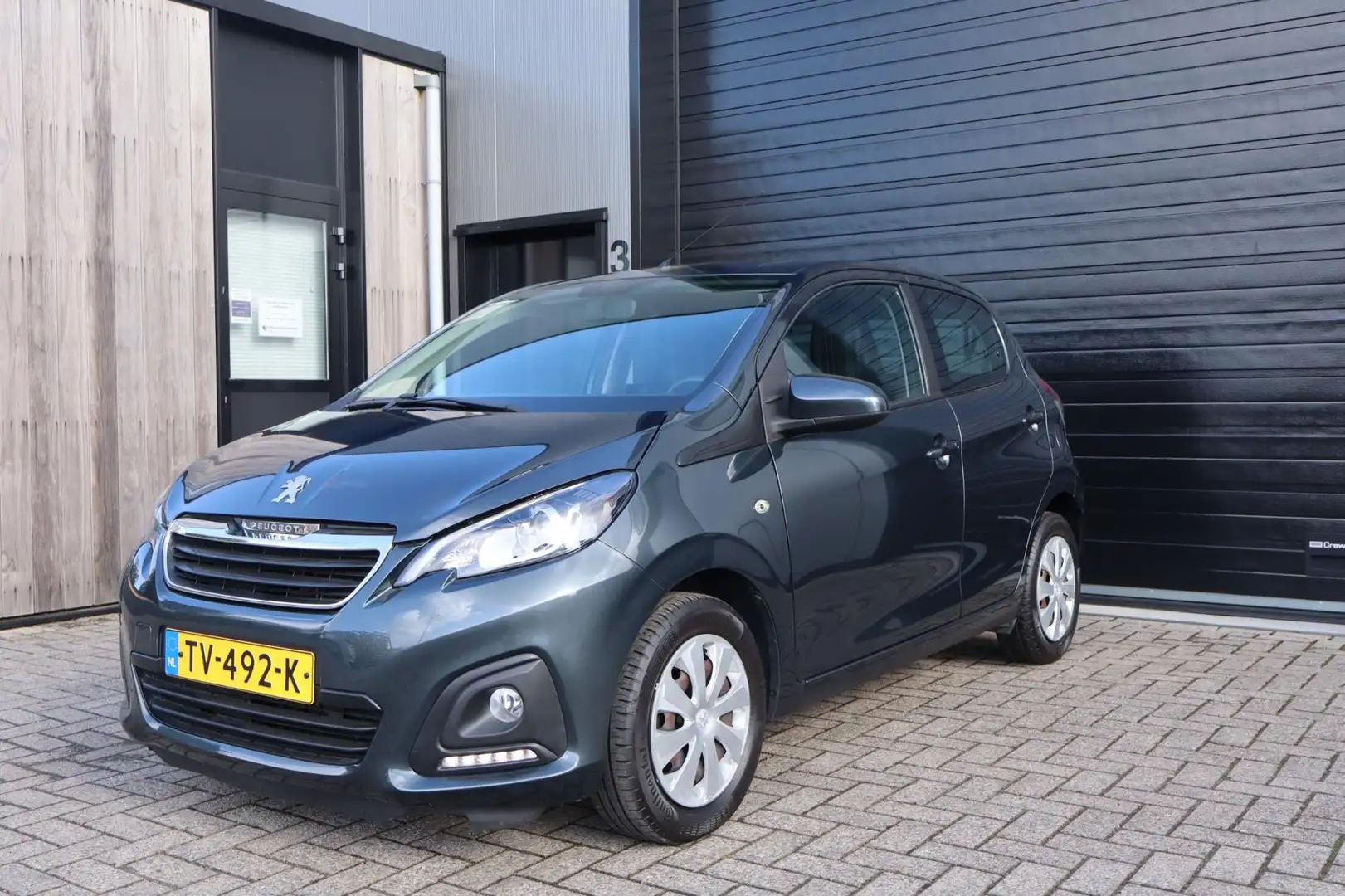 Peugeot 108 1.0 e-VTi Active Radio Airco Bluetooth Elektrisc Grijs - 2