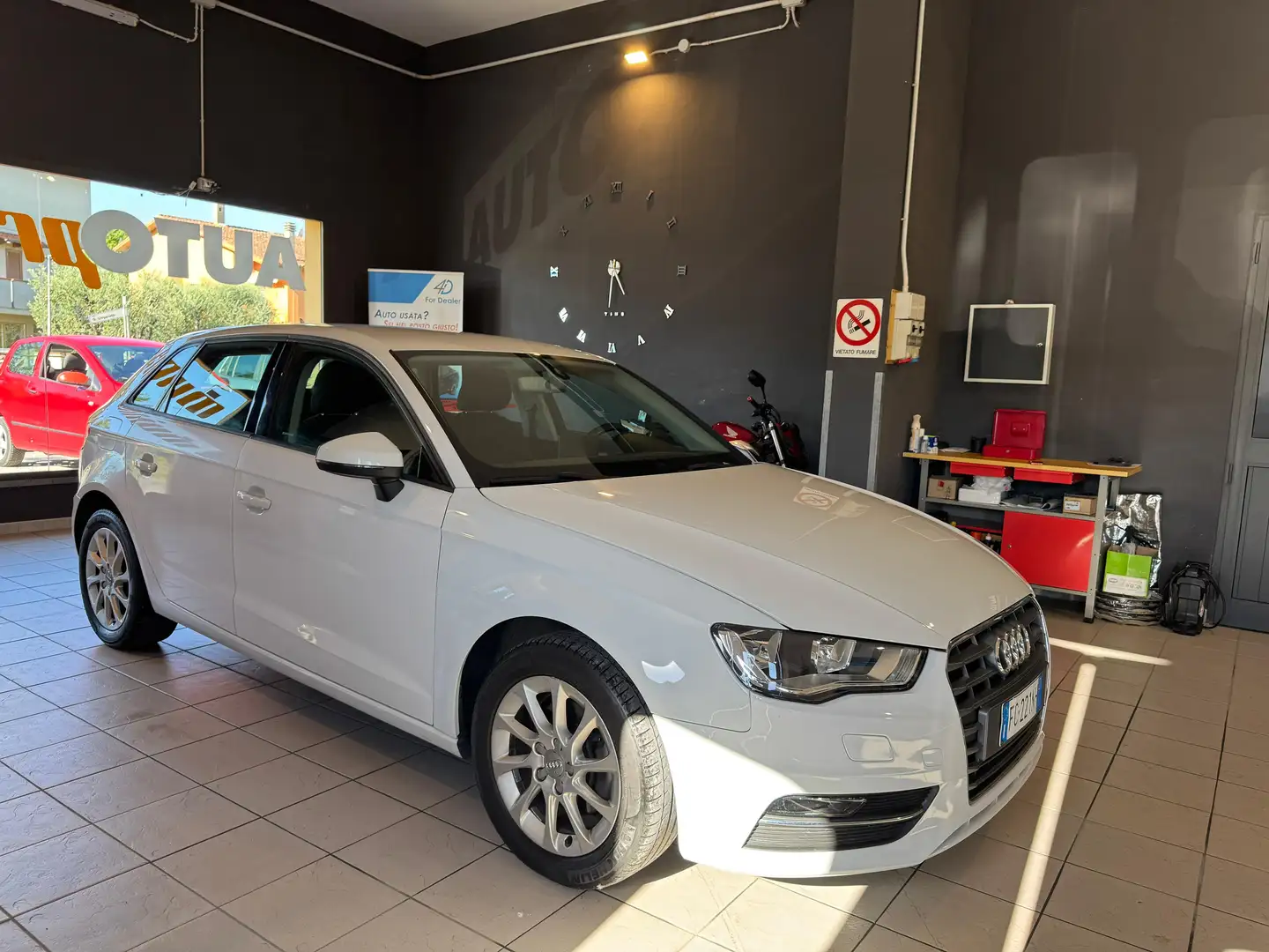 Audi A3 A3 5p 1.9 tdi Ambition 110cv auto Weiß - 1