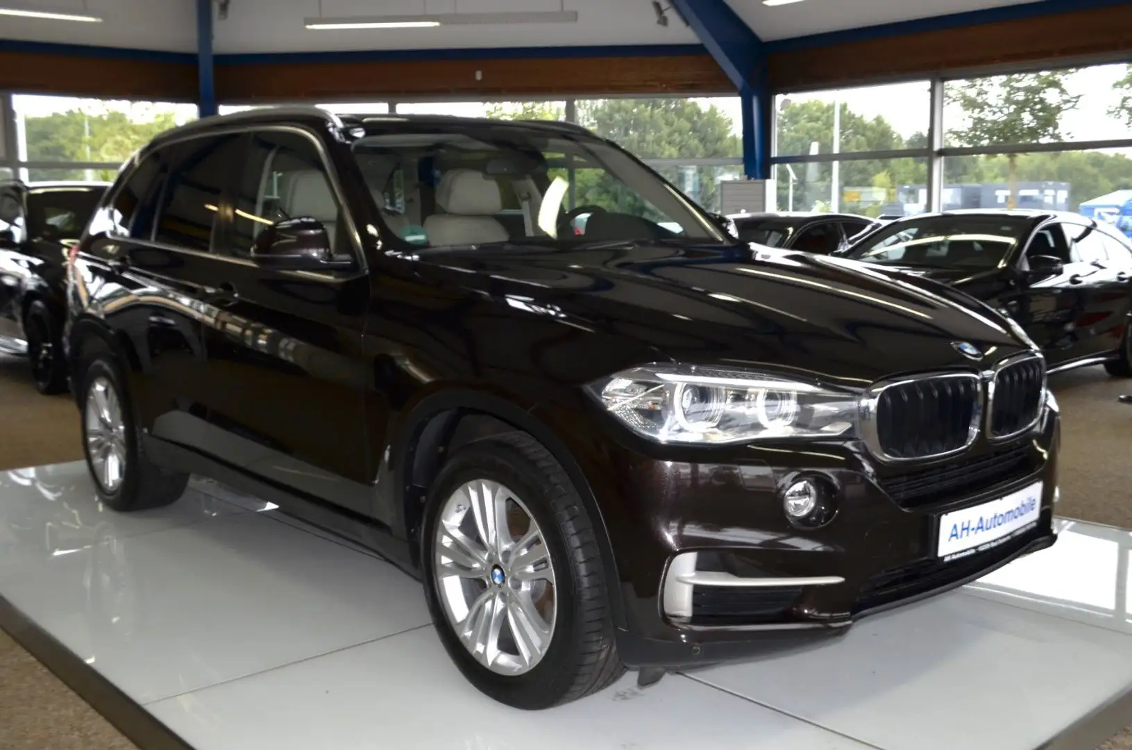 BMW X5 xDrive 30 d AUTOMATIK / XENON / NAVI / LEDER Marrón - 2