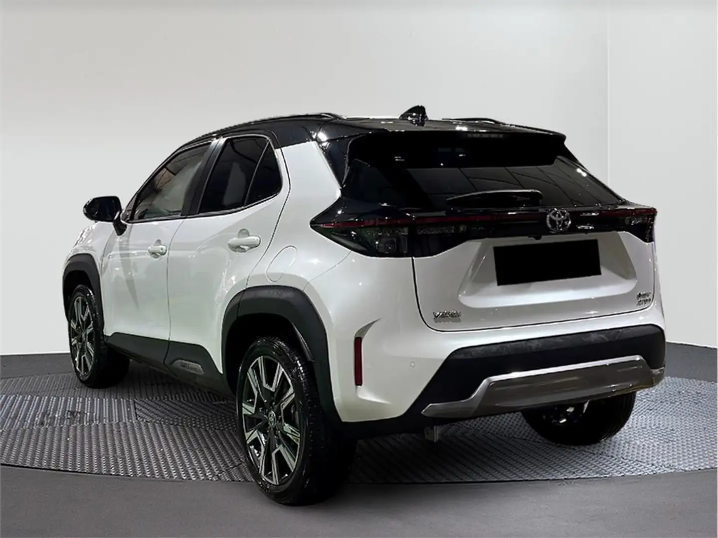 Toyota Yaris Cross 130H Premiere Edition AWD - 2