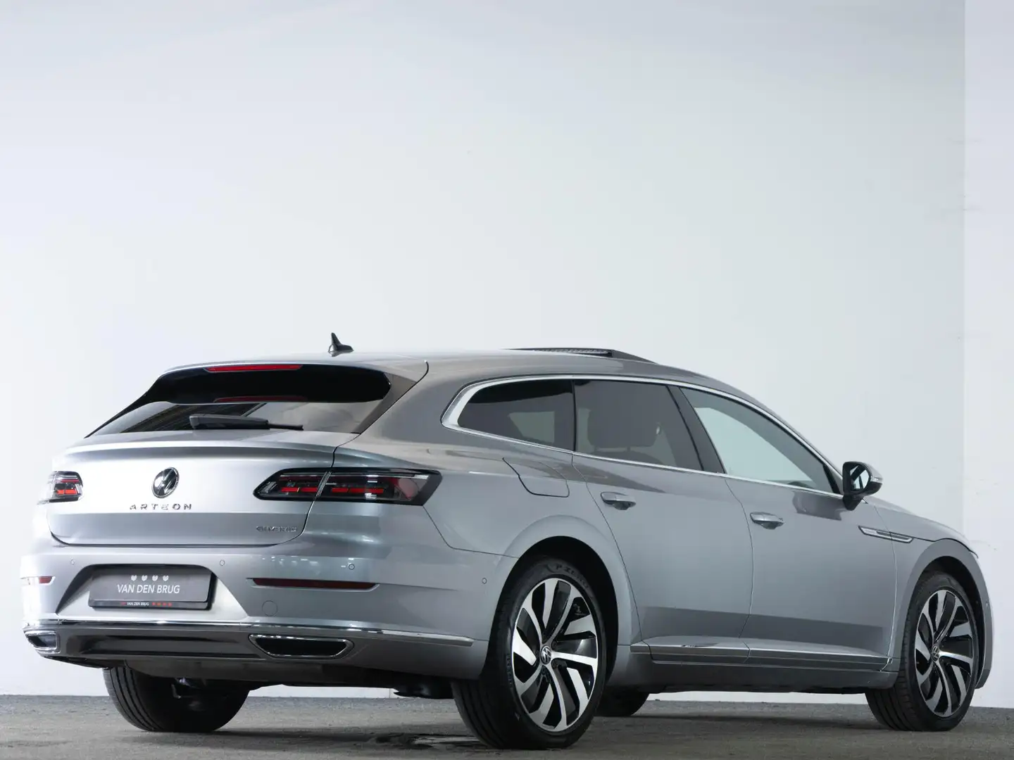 Volkswagen Arteon Elegance 1.4 TSI 218 PK eHybrid | LED | Panoramada Zilver - 2