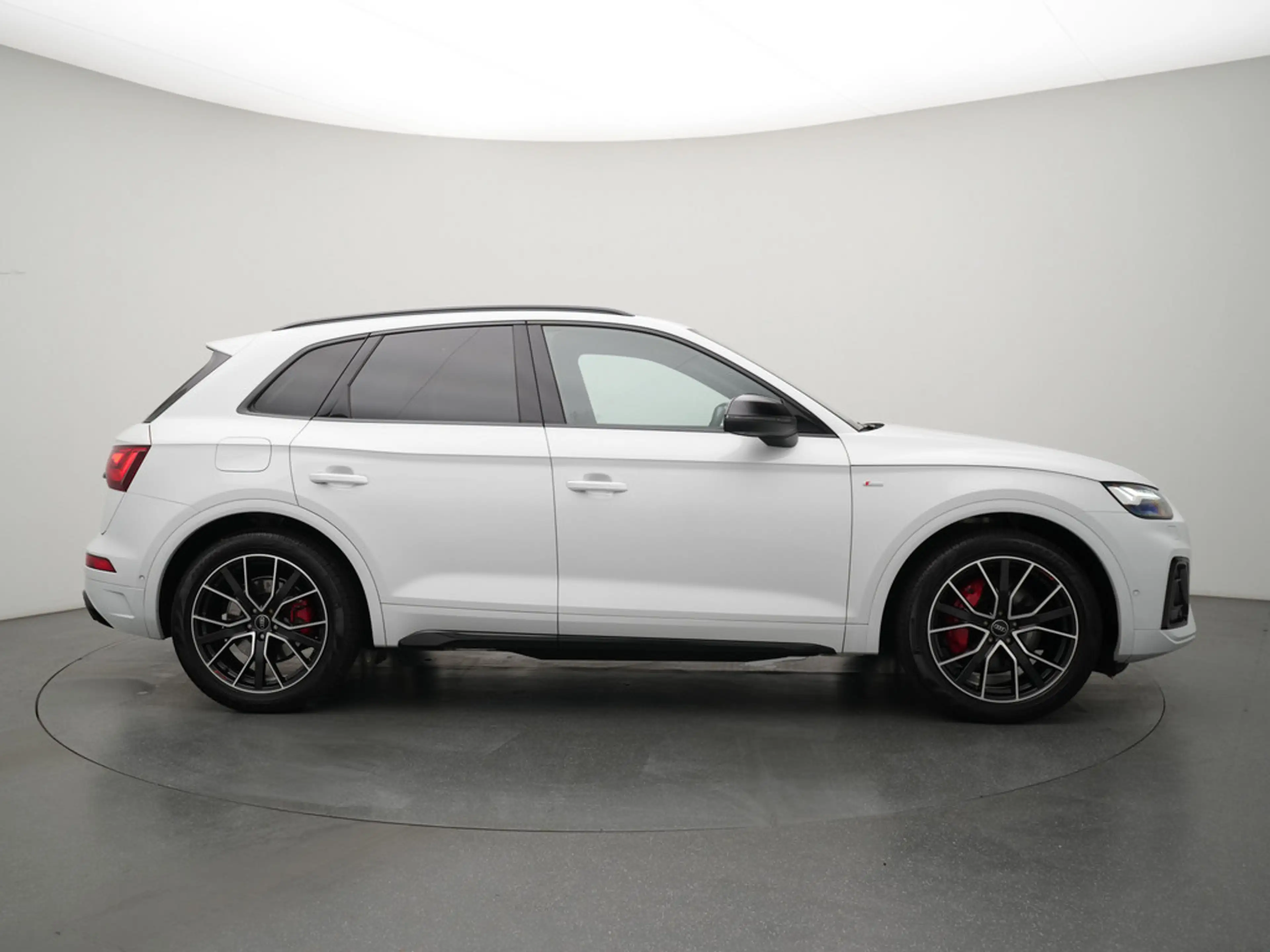 Audi Q5 55 e quattro S line AHK LEDER LUFT PANO — photo 3