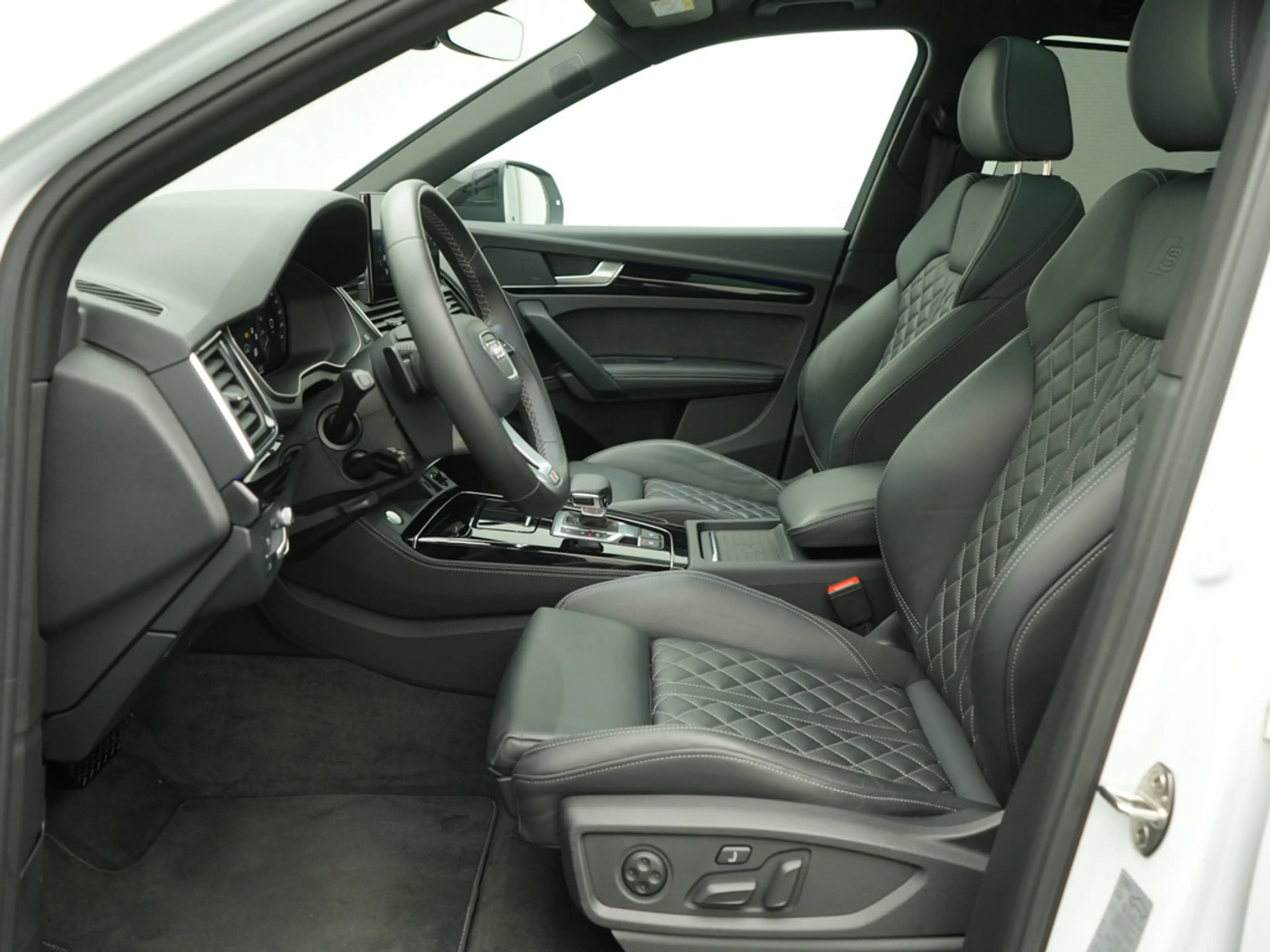Audi Q5 55 e quattro S line AHK LEDER LUFT PANO — photo 9