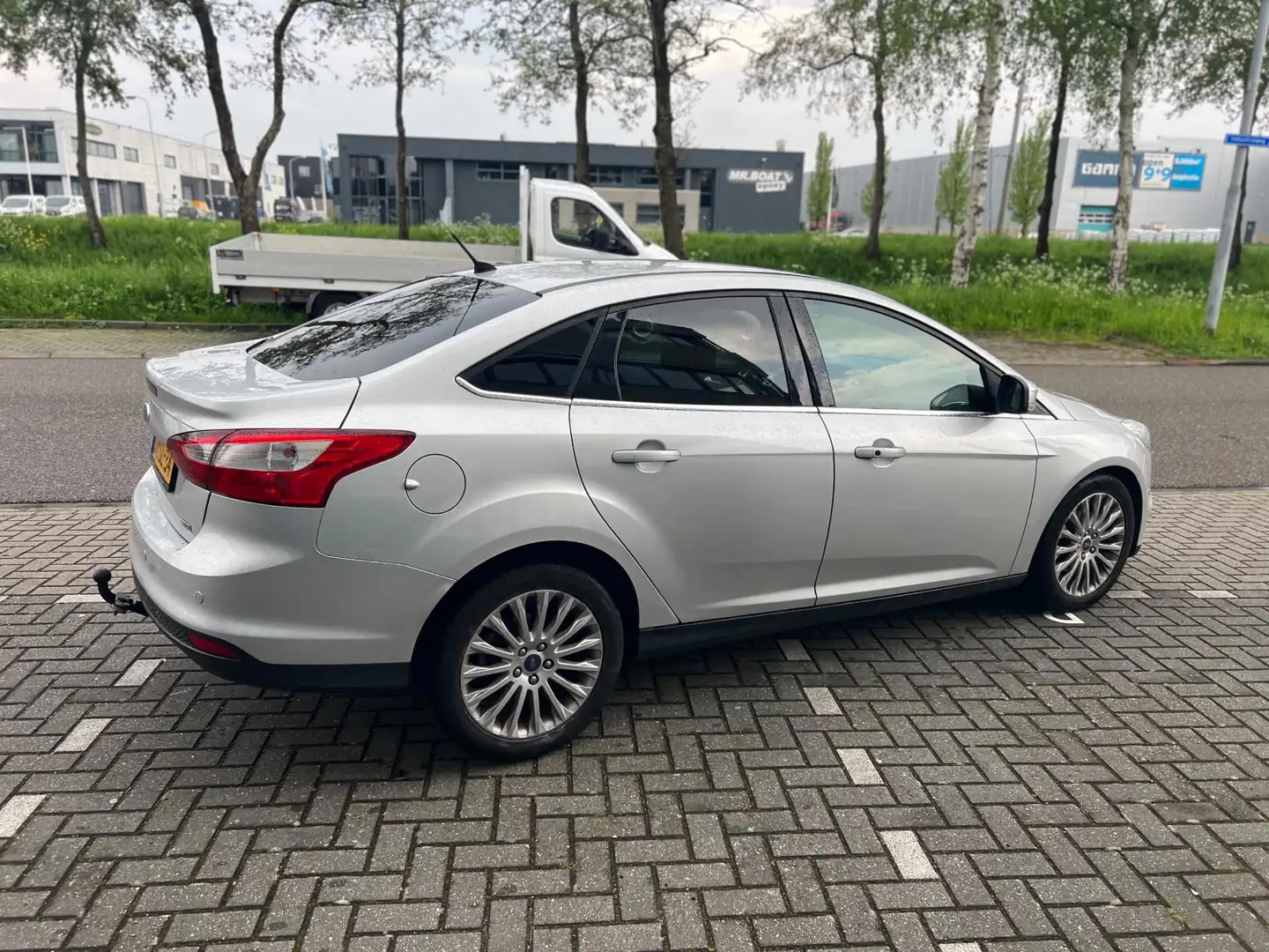 Ford Focus 1.0 EcoBoost Titanium Gris - 2