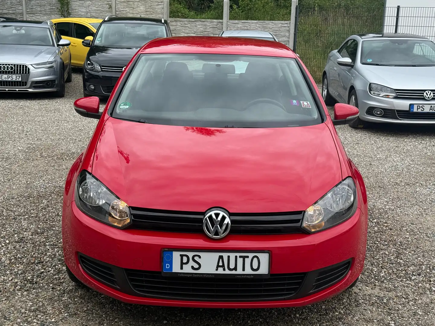 Volkswagen Golf Trendline*1.Hand*Scheckh.Klima*Tüv neu Rojo - 2